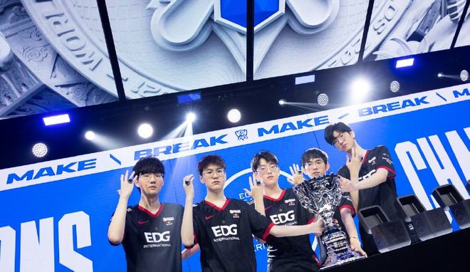 纷纷亮相 纷纷亮相