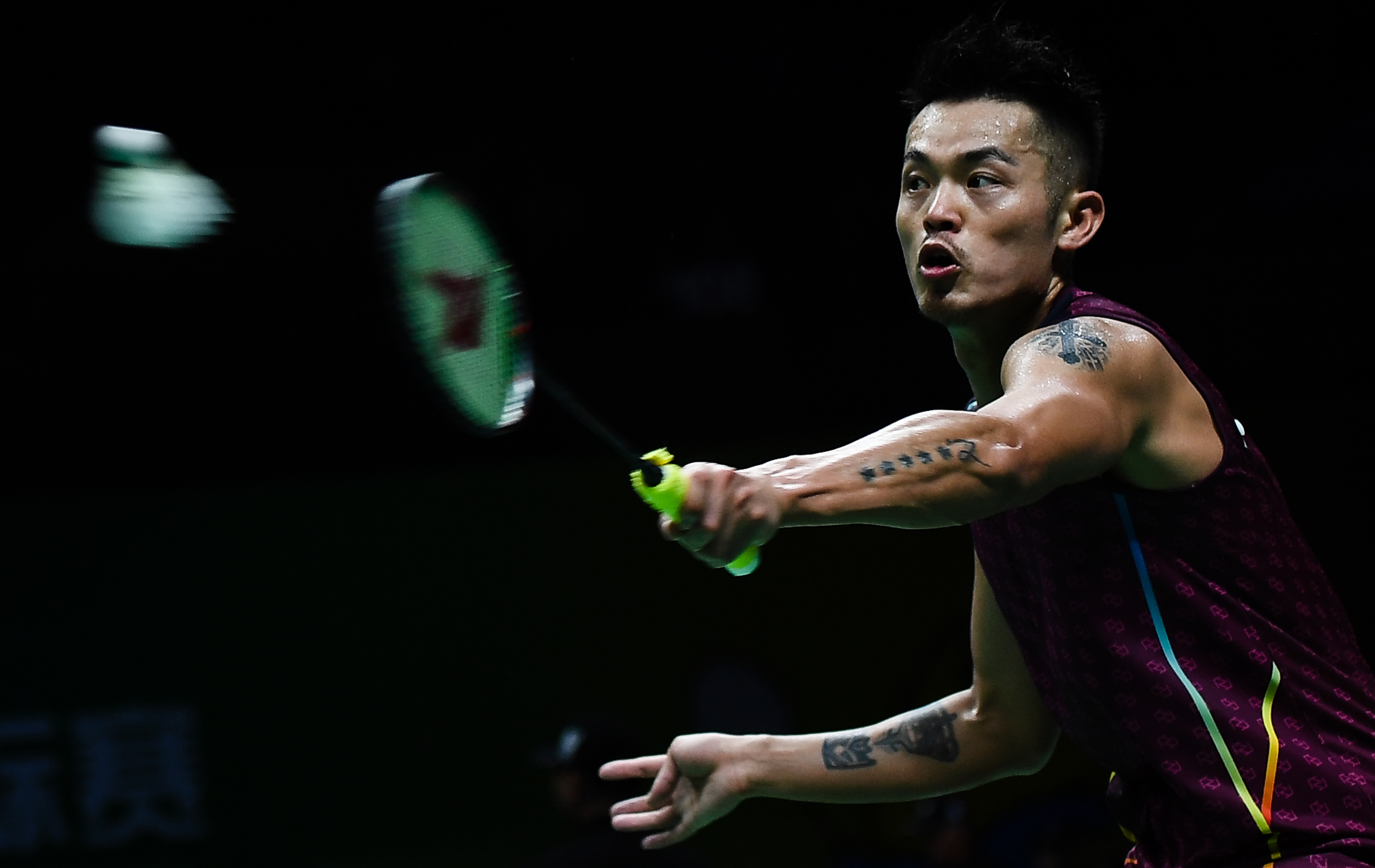 手突然崭露 手突然崭露